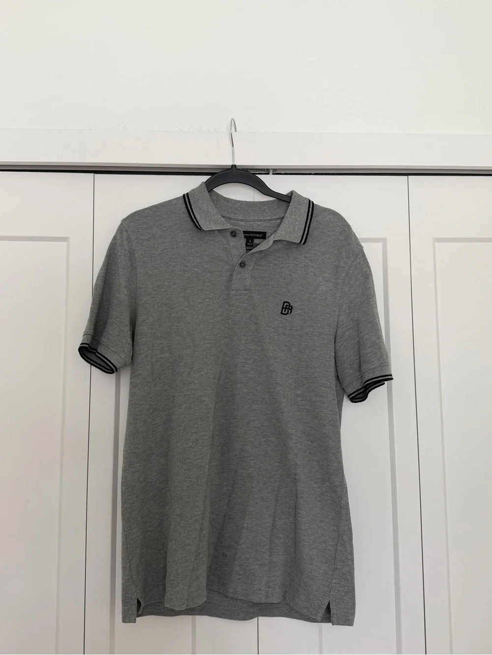 Banana Republic Men's Grey Polo Shirt with Contrast Trim